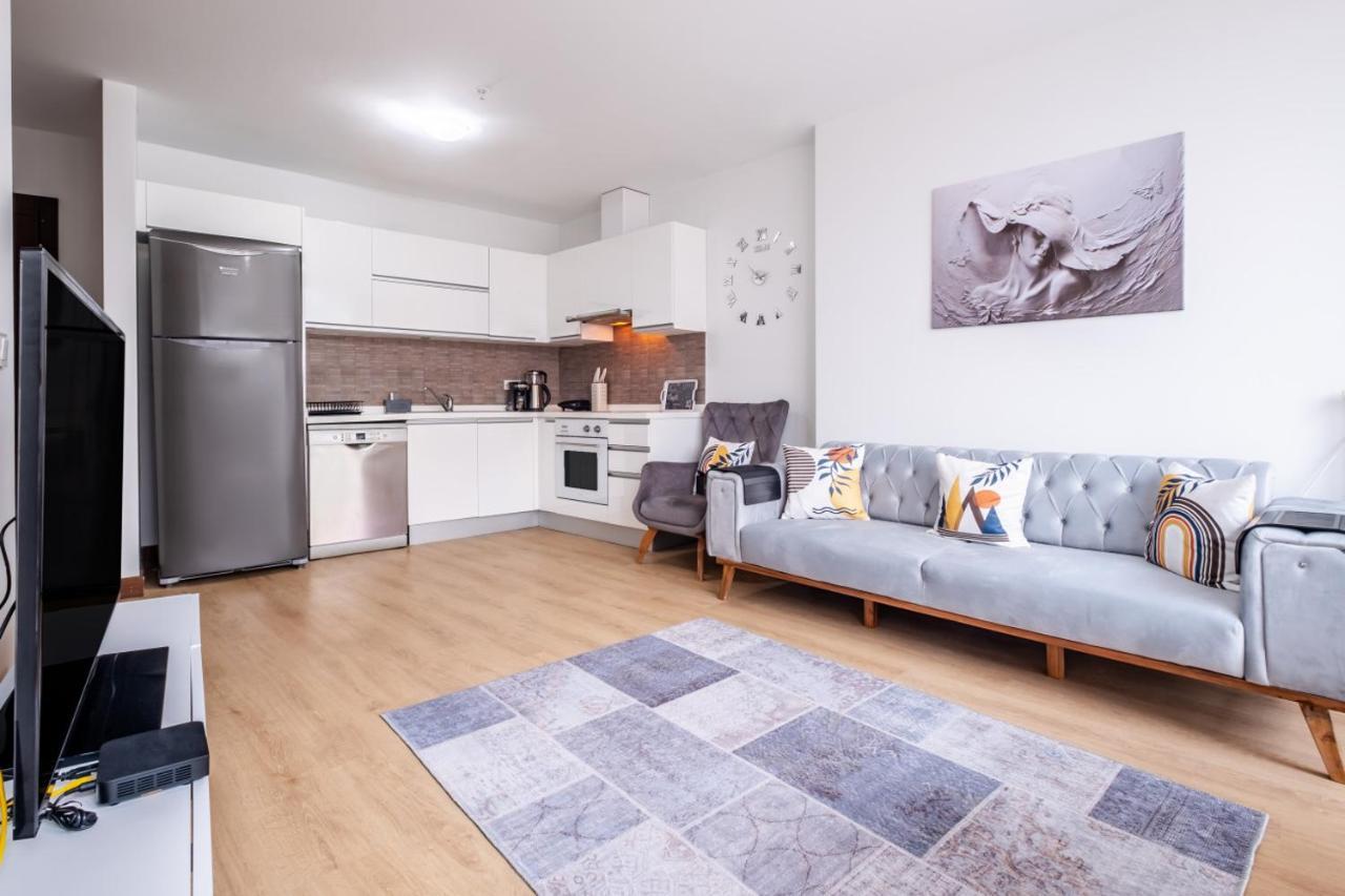 Charming Flat With City View In Atasehir Istanbul Bagian luar foto
